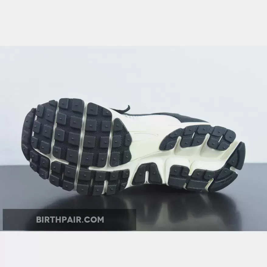 Zoom Vomero 5 Light Bone And Black Nike Zoom Vomero 5 Timeless Panda Dunk