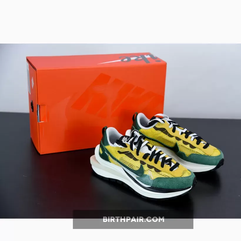 sacai x Nike VaporWaffle Tour Yellow Stadium Green CV1363-700 / Sacai Sail