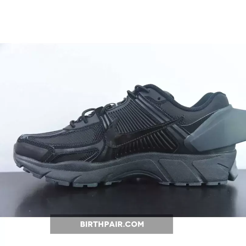 A COLD WALL x Nike Zoom Vomero 5s Black / A Cold Wall Vomero