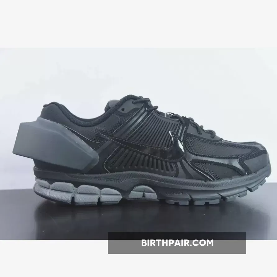 A COLD WALL x Nike Zoom Vomero 5s Black / A Cold Wall Vomero