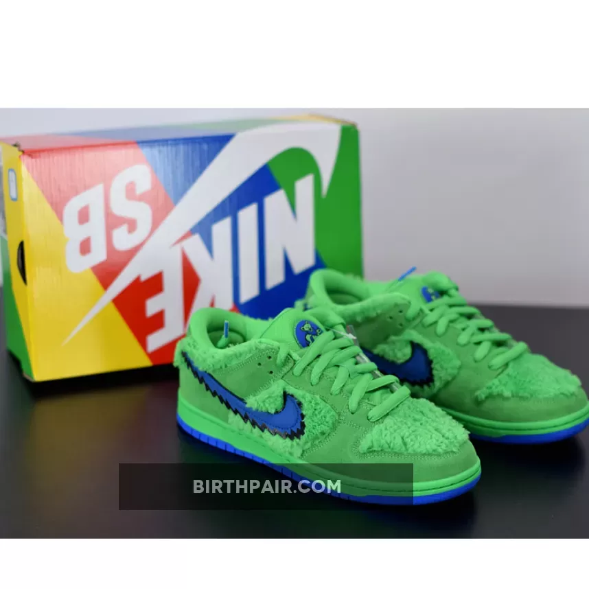 Green Fuzzy Nike Shoes / Grateful Dead x Nike SB Dunk Low Green