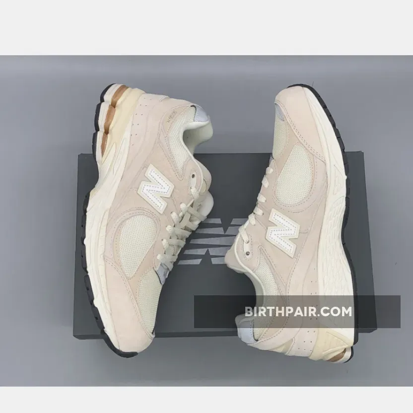 New Balance 2002R Calm Taupe Angora / New Balance 2002r Calm Taupe On Feet