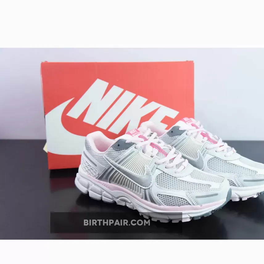 Pink Vomero / Nike Zoom Vomero 5 '520' White Pink
