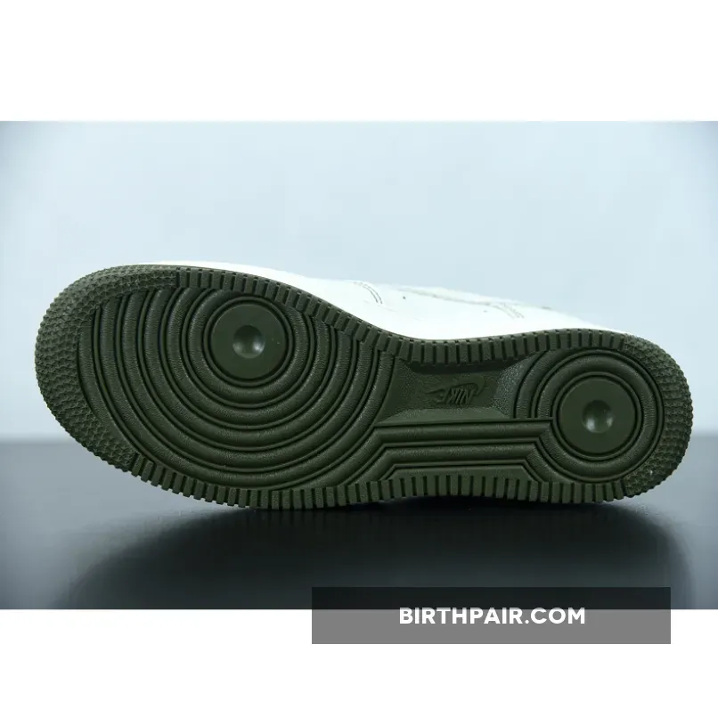 Undefeated x Nike Air Force 1 Low White Khaki / White And Khaki Air Force 1