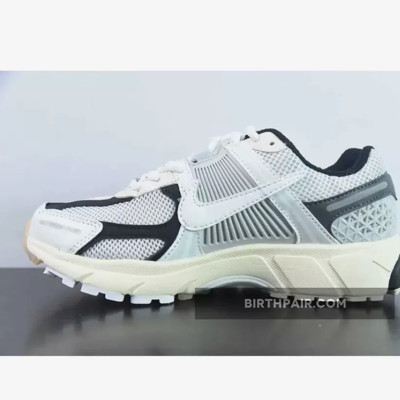 Zoom Vomero 5 Black / Nike Zoom Vomero 5 Supersonic Light Bone/Black