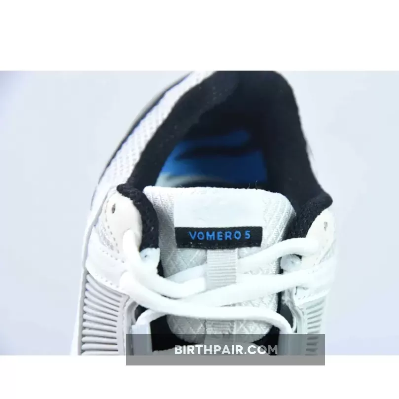 Zoom Vomero 5 Black / Nike Zoom Vomero 5 Supersonic Light Bone/Black