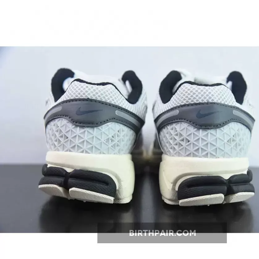 Zoom Vomero 5 Black / Nike Zoom Vomero 5 Supersonic Light Bone/Black